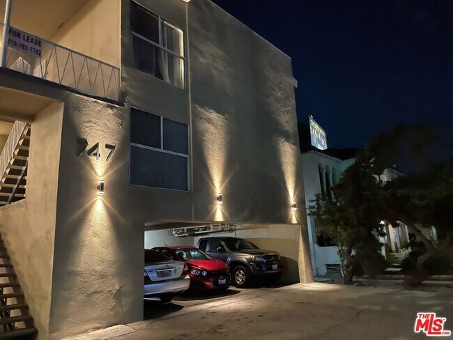 Building Photo - 747 S Curson Ave