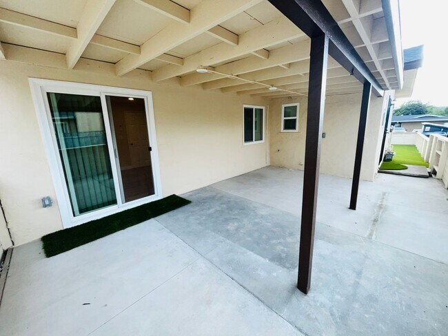 Building Photo - Remodeled 3 bedroom 2 Bath house