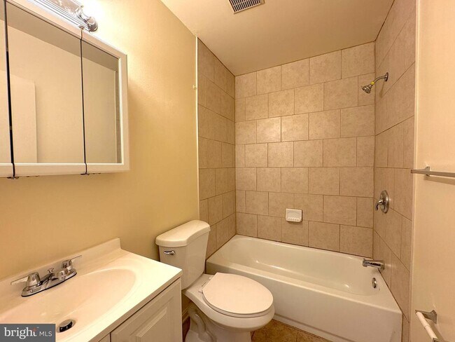 Building Photo - 4645 Logsdon Dr