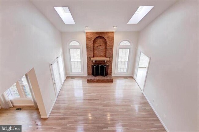 Building Photo - 14213 Floral Park Dr