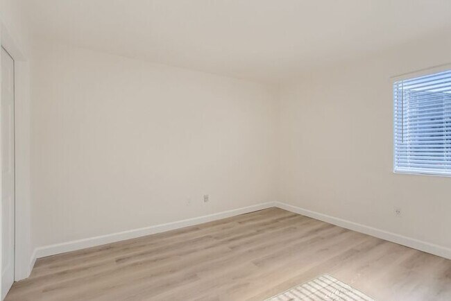 Building Photo - Updated 1BR in Prime DTC Location