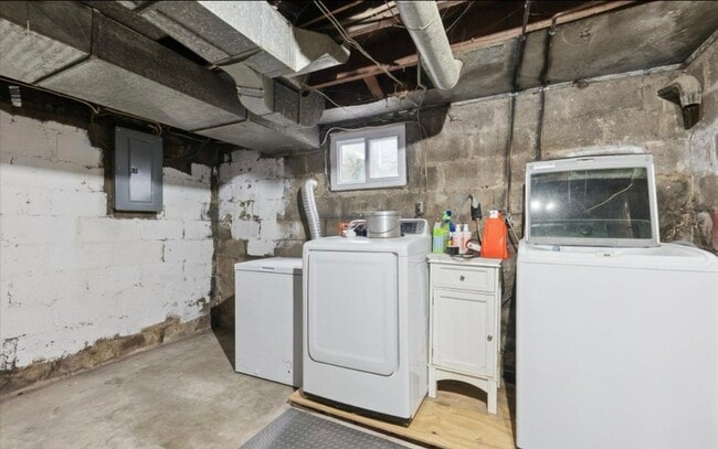 Building Photo - 506 W Oakland Ave