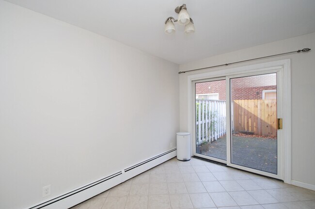 Building Photo - 77 Webb Ave