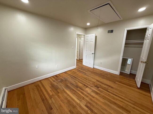 Building Photo - 4302 Hendricks Dr