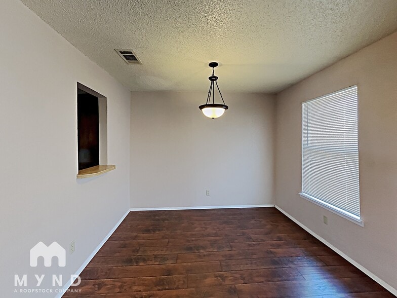 Building Photo - 5515 Brookview Ct