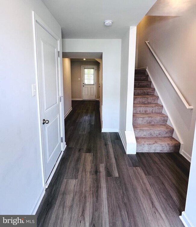 Building Photo - 303 Bait Rd