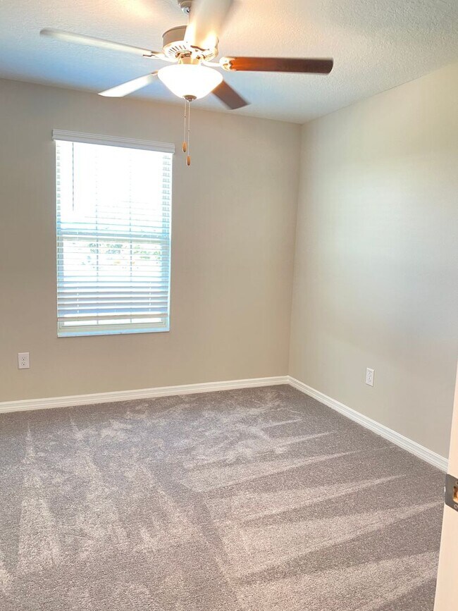 Building Photo - 7049 Samuel Ivy Dr