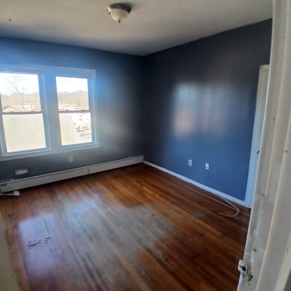 Building Photo - 490 Edgewood St