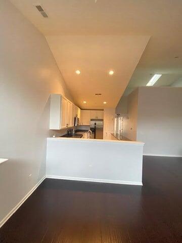 Building Photo - 119 W Oakbrook Dr