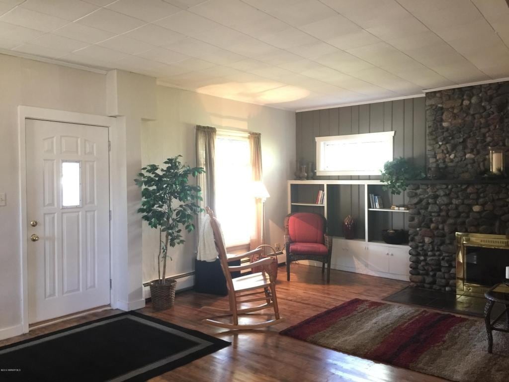 Building Photo - 1100 Bemidji Ave N