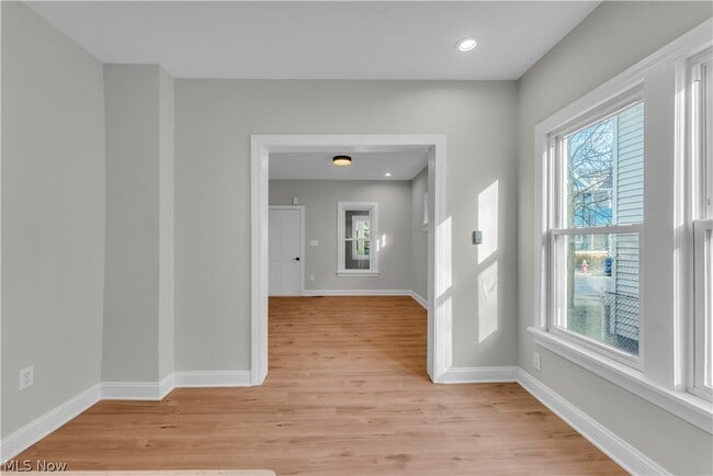 Building Photo - 1330 W 67th St