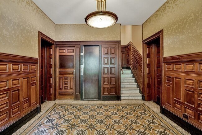 Building Photo - 259 Beacon St