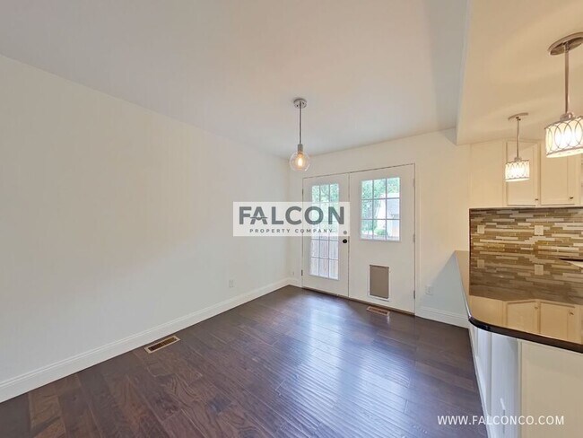 Building Photo - 673 Shooks Ln