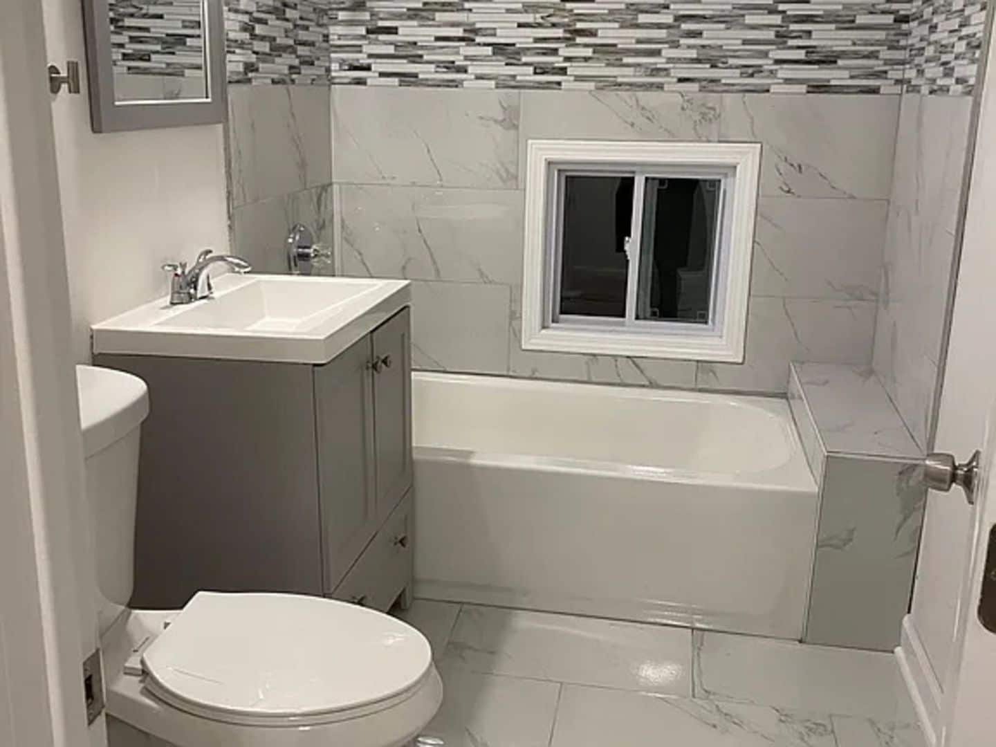 Building Photo - 1034 Lathrop Ave