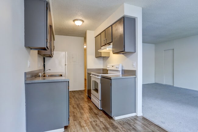 Building Photo - Look no Further, Tyee offers a SUPER 1bed/...