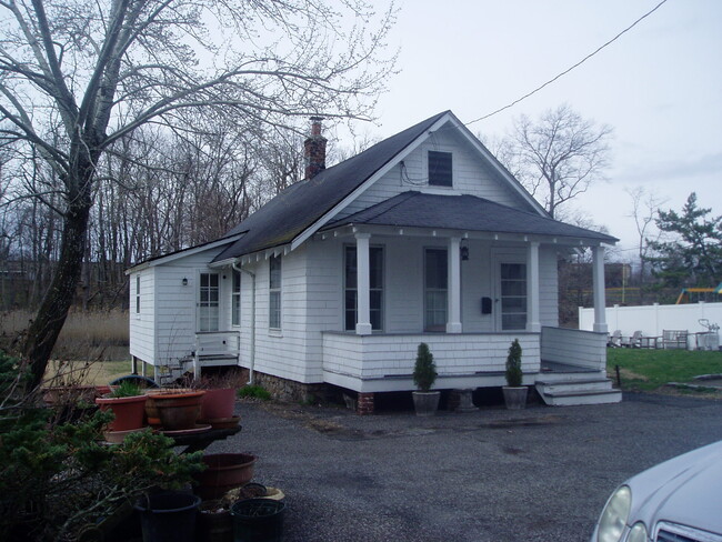 Cottage - 502 Milton Rd