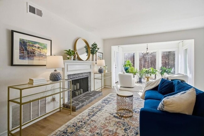 Building Photo - 1407 Vicksburg Pl