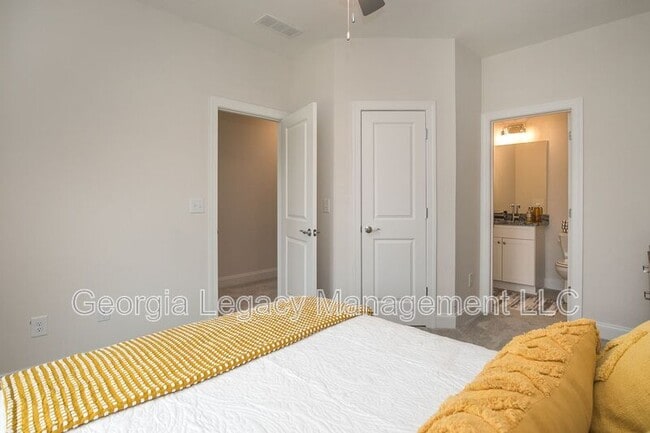 Building Photo - 123 Magnolia Pl