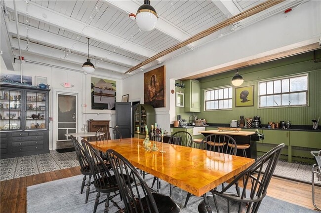 Building Photo - 4 Pallas St