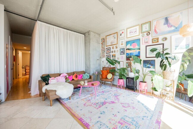 Building Photo - Arts District- Downtown Las Vegas~Luxury furnished condo now available!