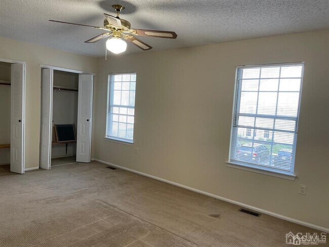 Building Photo - 401 Hadleigh Ln