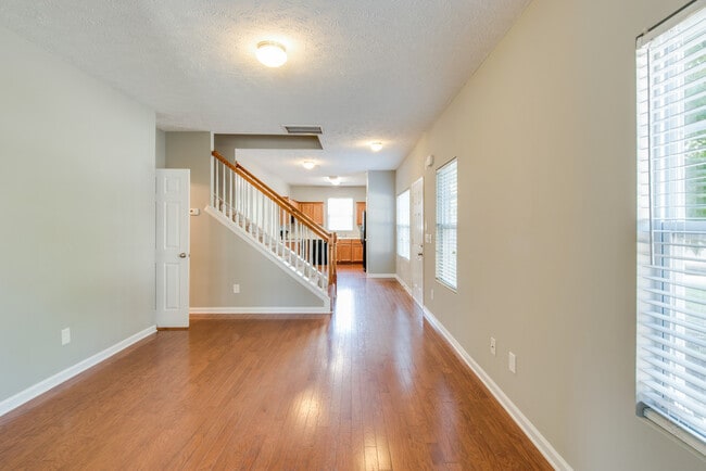 Building Photo - This 3 BR/2.5 BA Oak Hill Townhome Should Satisfy Your Standards!!!