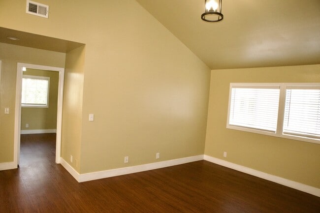 Building Photo - 2103 MacKay Ln