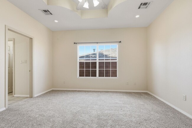 Building Photo - Conveniently Located 4 Bedroom 2 Bath Home