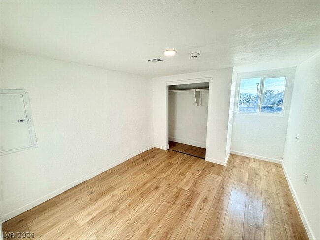 Building Photo - 510 E Simkins Rd