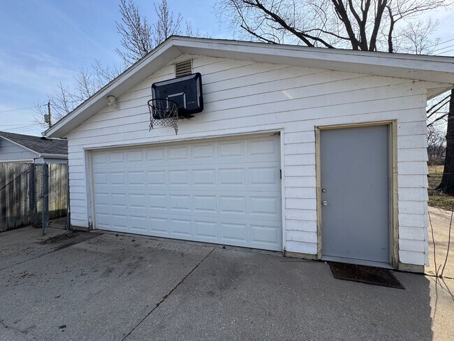 Building Photo - 3 bedroom 2 bath home in Bettendorf
