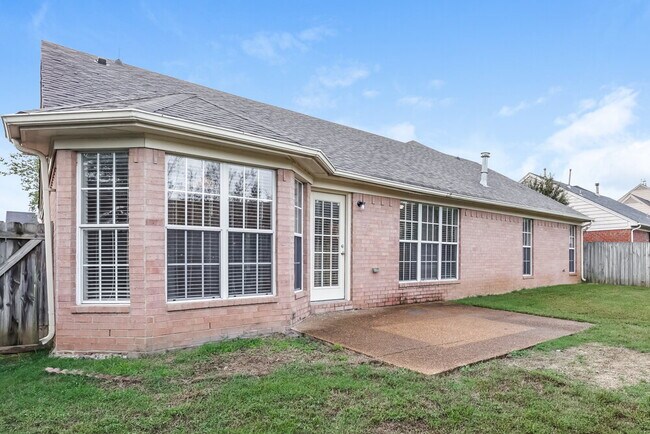 Building Photo - 2780 Shady Well