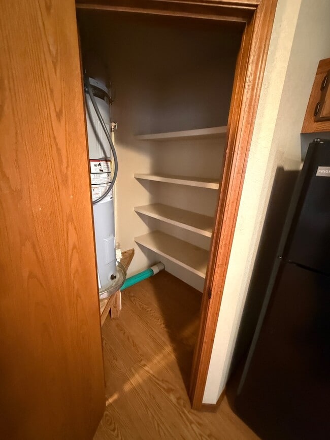 Building Photo - 511b NE 6th St - 511B NE 6th