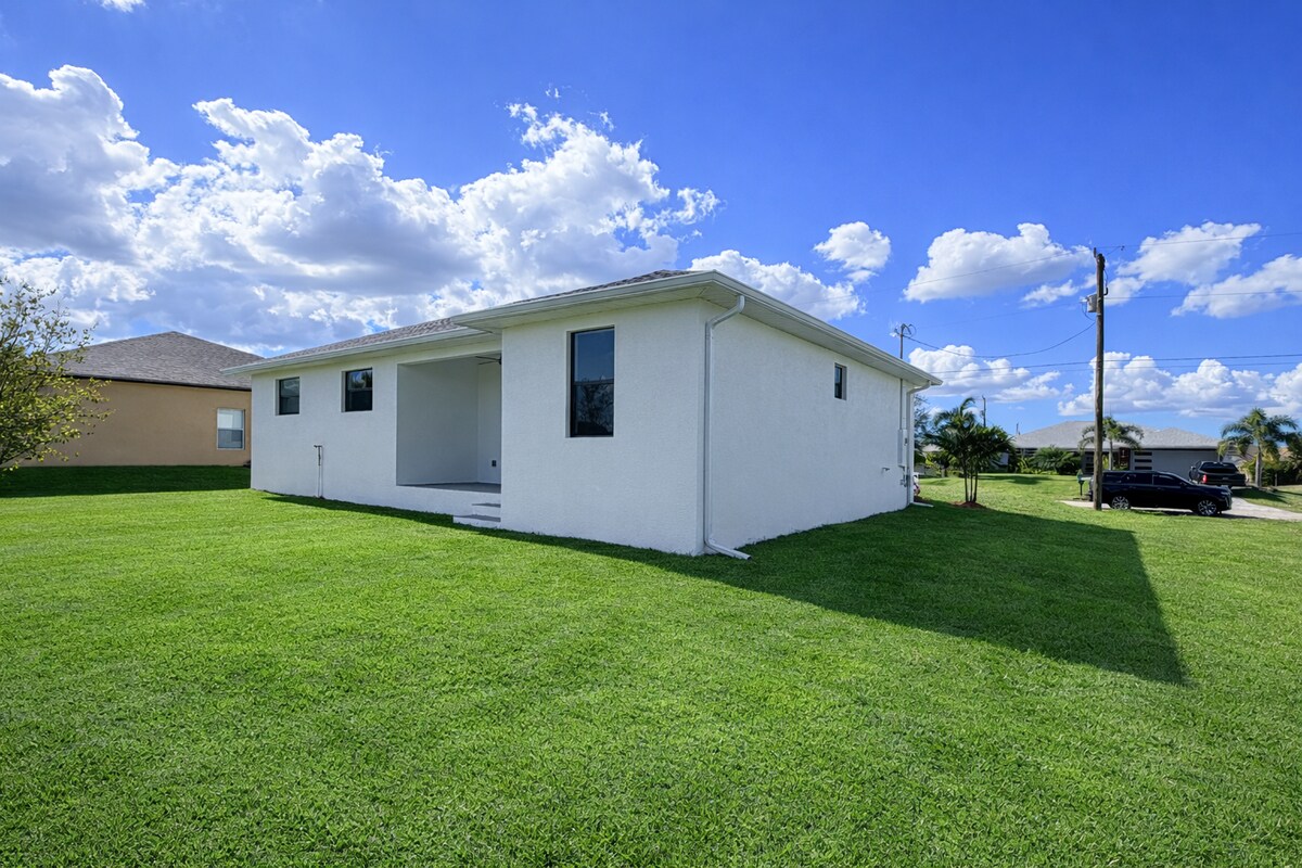 Building Photo - 211 NW 25th Ave