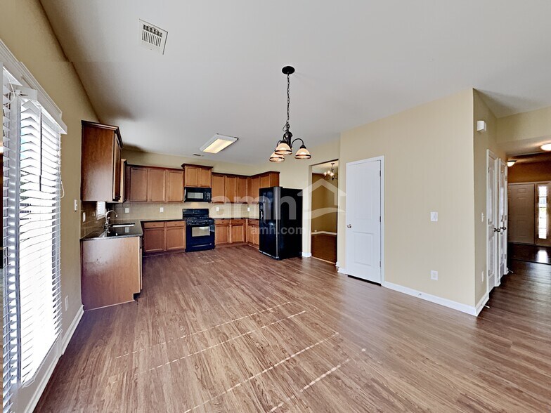Building Photo - 5655 Livingston Ct