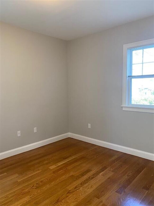 Building Photo - 7 Marney St