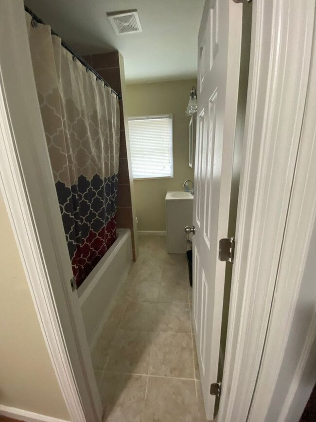 Building Photo - 241 Lafayette Ave