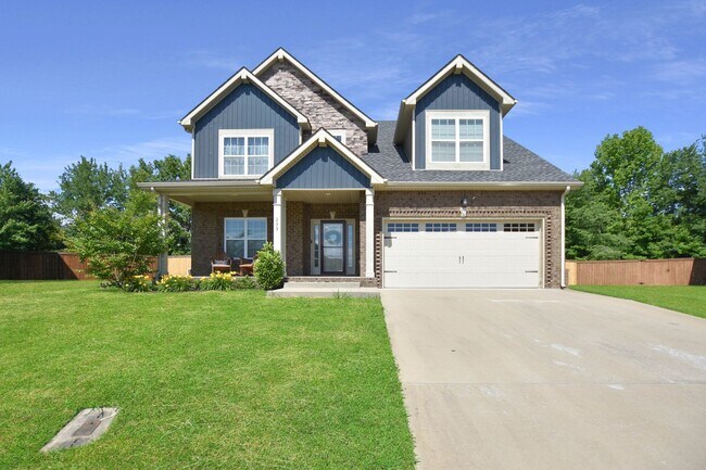 Primary Photo - Pet Friendly Three Bedroom with Bonus in S...