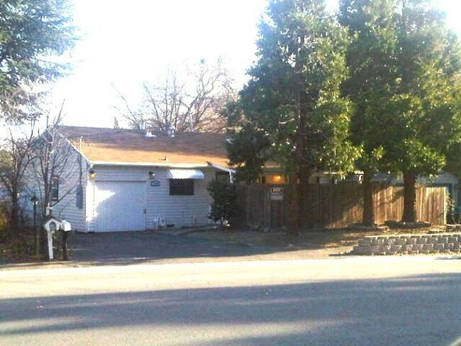 Primary Photo - Cute Ranch Style Home With Large Backyard