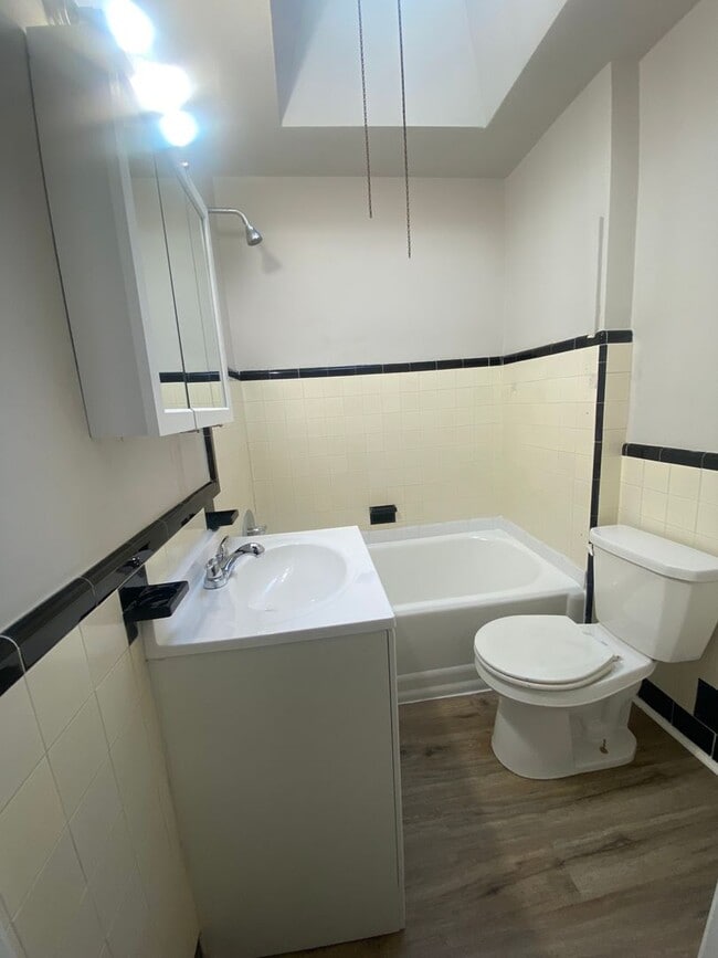 Building Photo - Desirable, Quaint 3/1 bath Beautiful Home in Upper Darby!