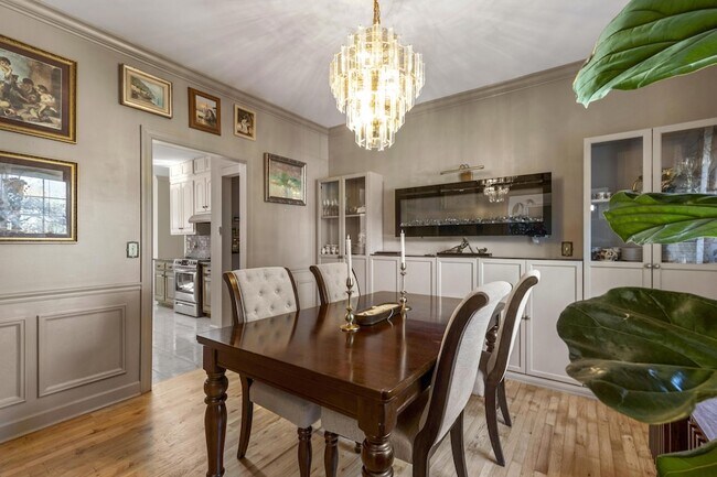 Building Photo - 4897 Hampshire Pl