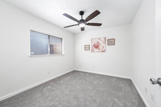 Building Photo - 13407 Wells River Dr