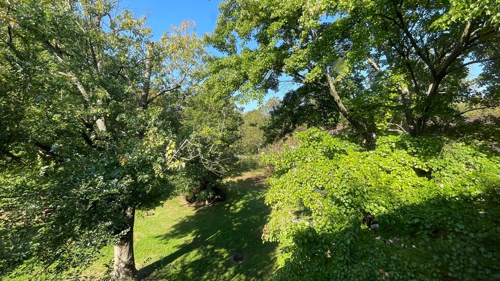 Building Photo - 3338 Valley Dr