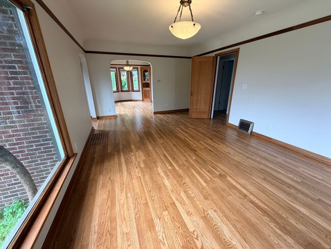 Building Photo - Newly Remodeled 3 bedroom/2 bath Craftsman in Kenton