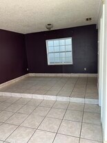 Building Photo - 5653 Townhouse Dr