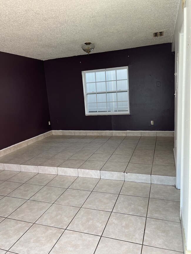 Building Photo - 5653 Townhouse Dr