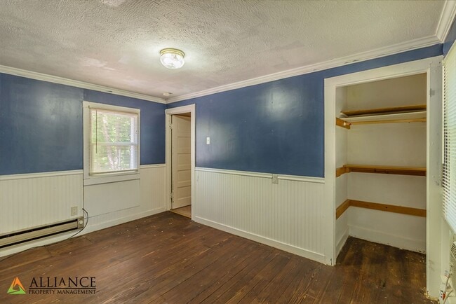 Building Photo - Detached Two Stall Garage!