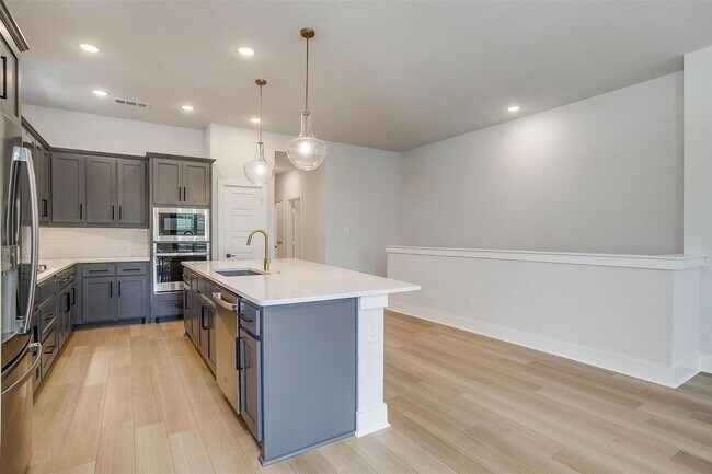 Building Photo - Stylish, Upgraded 3-bedroom, 2.5 bathroom ...