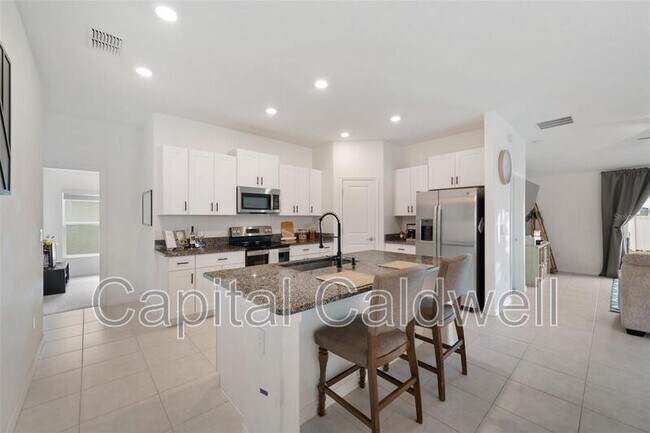 Building Photo - 5517 Blue Azure Dr