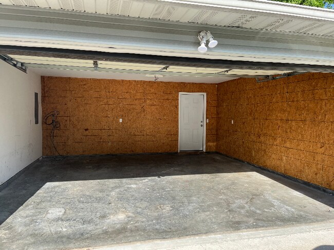 Building Photo - 513 W 2nd St