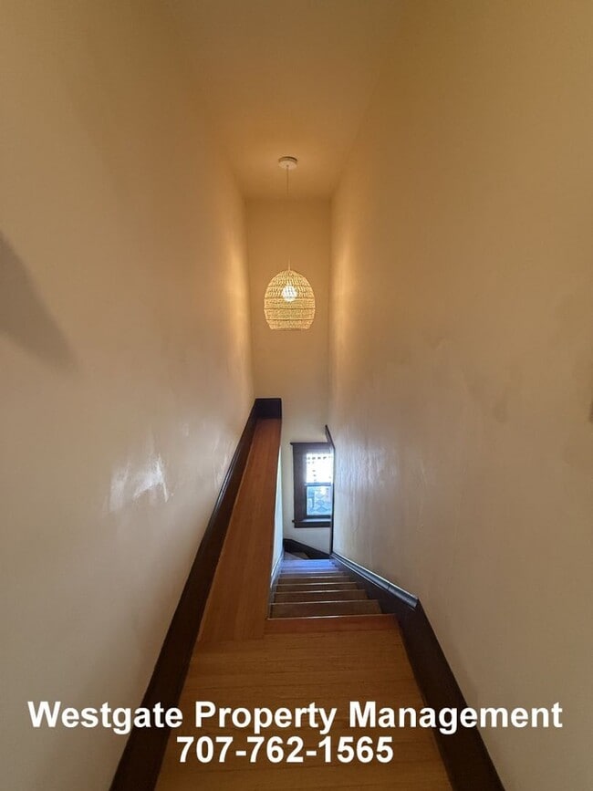 Building Photo - 109 7th St